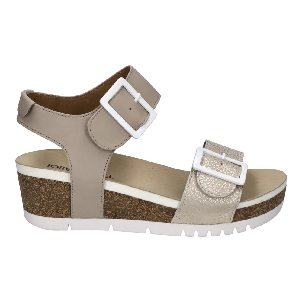 Quinn 02 lightweight flexible wedge sandal in Creme