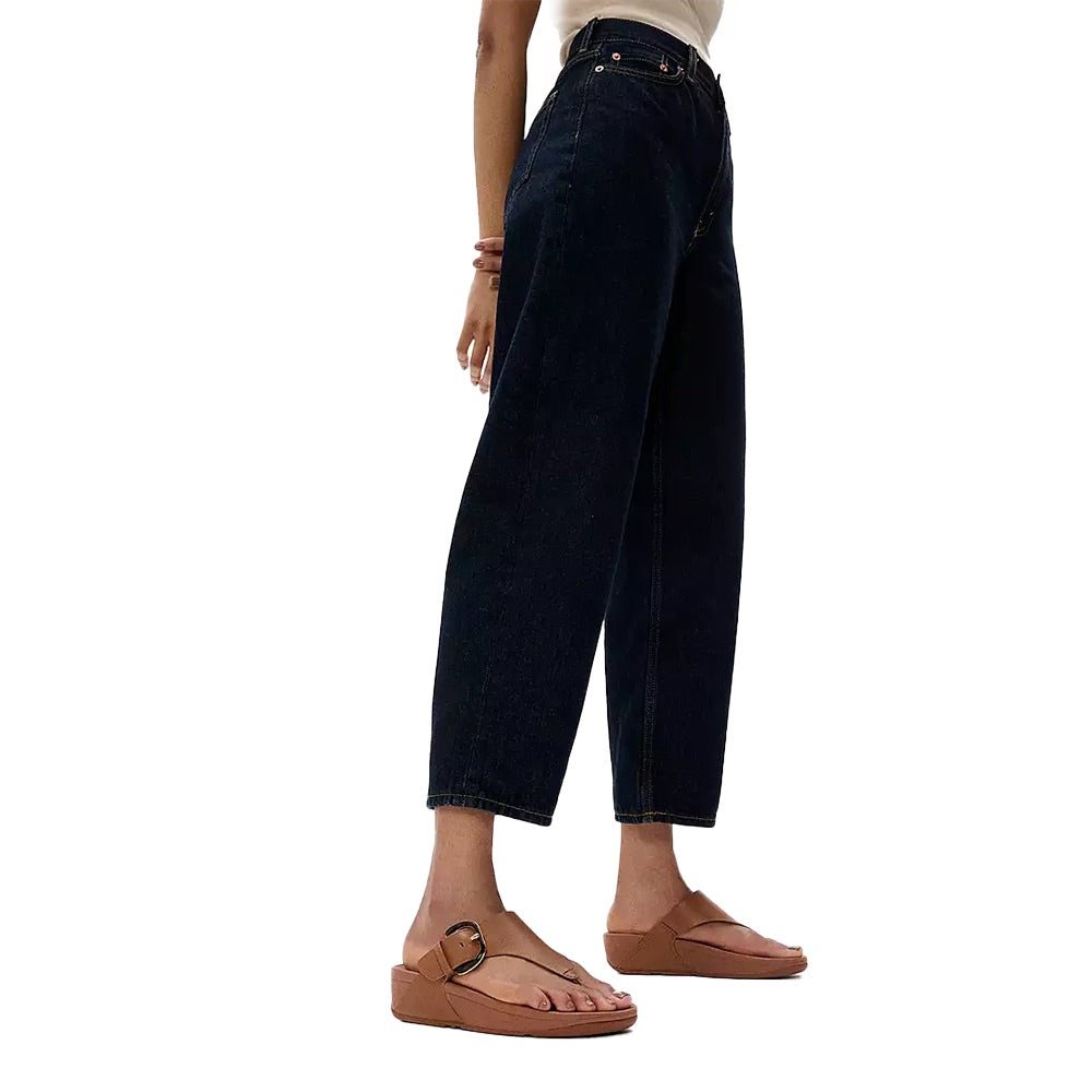 Lulu Resin Buckle Toe-Post (Deep Tan) when worn