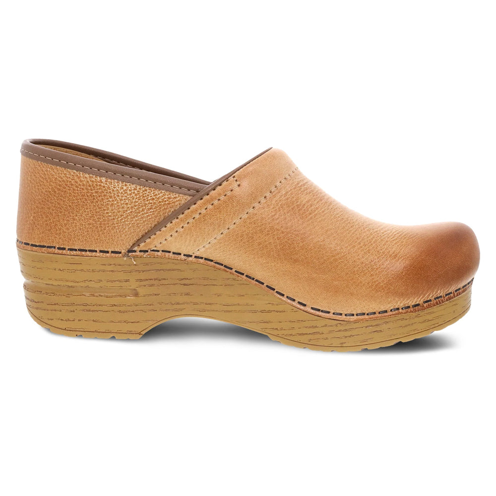 Professional clogs in Honey Distressed)