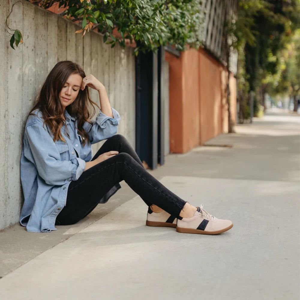 Joleen 01 (Beige/Black) when worn