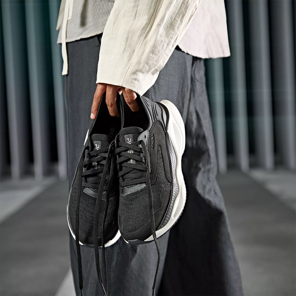 CLARKS Clarks Pace (Black/White) – Hansen's