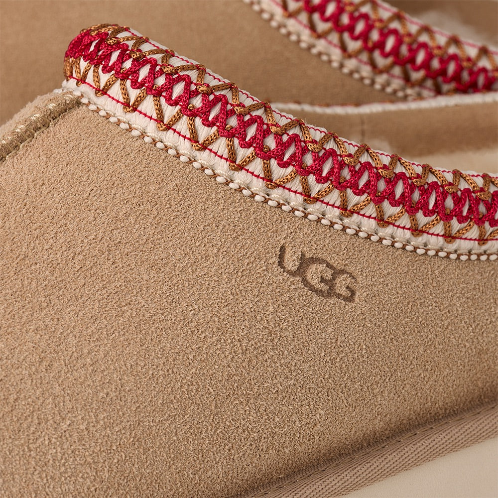 Tasman II (Sand/Dark Cherry) detail