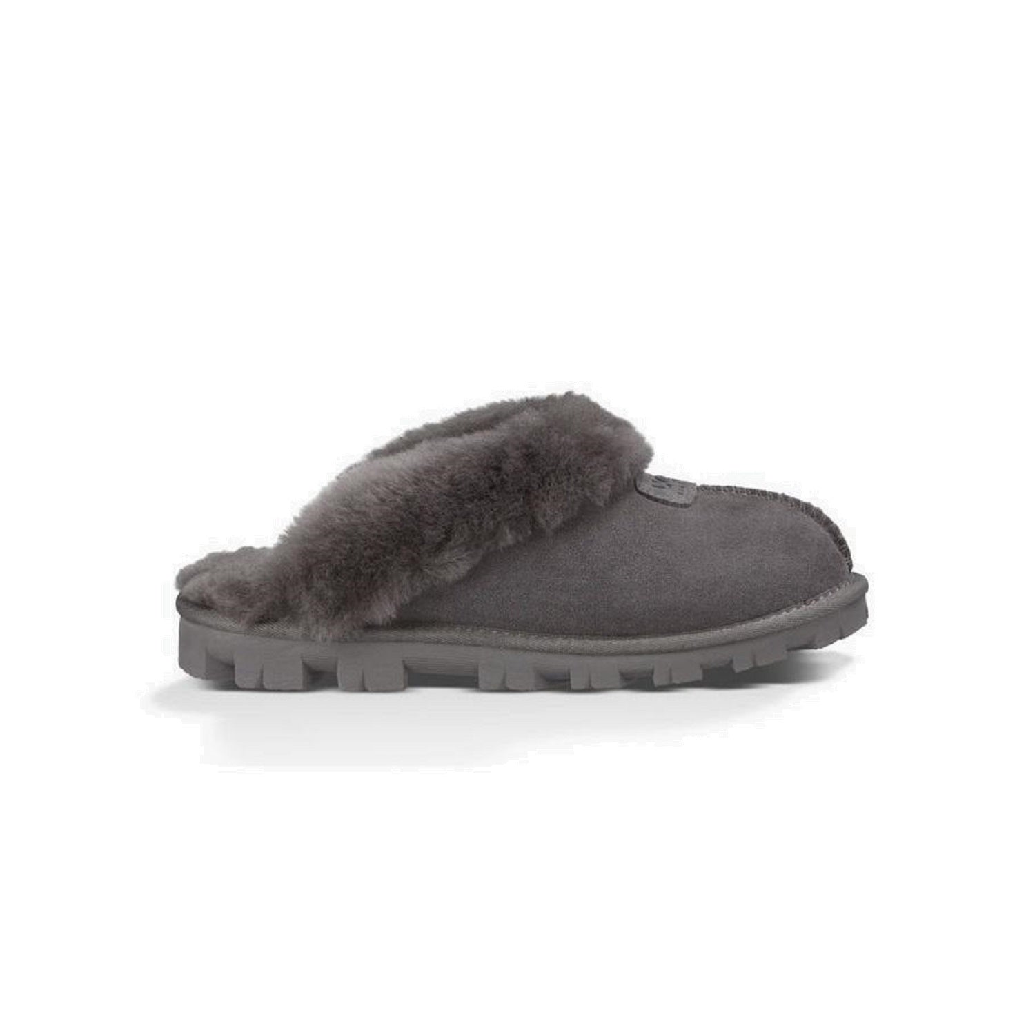 Fluffy closed toe slipper in grey.