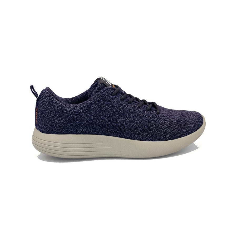 Knitted merino wool lace up sneaker in navy.